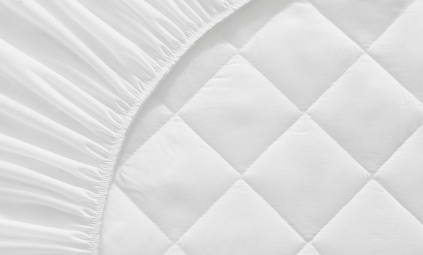 Image 5: Pikolin Home- Protector de colchón impermeable con aloe vera 
