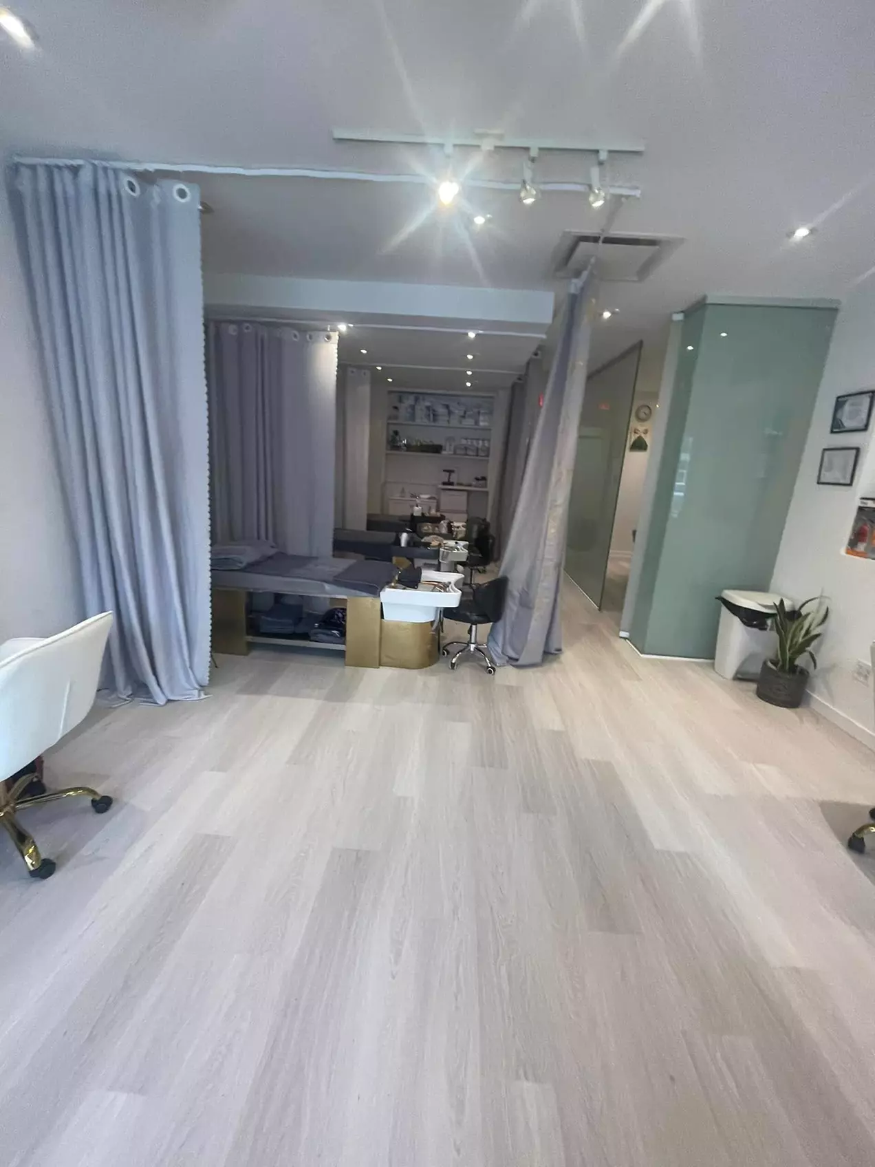 70 or 110-Min Luxury Head Spa w/Massage on Neck & Scalp + Mini-Facial 