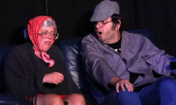 2 places pour "Faut pas pousser Papy et Mamy dans les orties !" à salle Islea à Avermes le 17/02 (32% de remise) - Primary Image