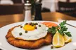 Schnitzel nach Wahl mit Beilage für 1, 2 oder 4 Personen (bis zu 30% sparen) - Second Medium