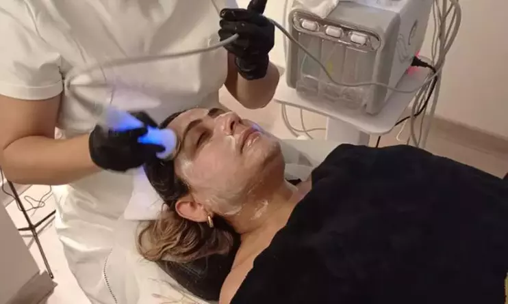 ¡Renueva tu cutis! Limpieza facial con tratamientos adicionales