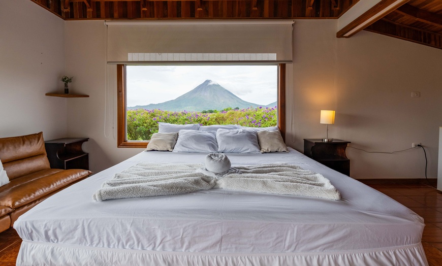 Image 2: ✈7-Night Costa Rica Volcano & Beach Trip w/Air, Car from Travel by Jen