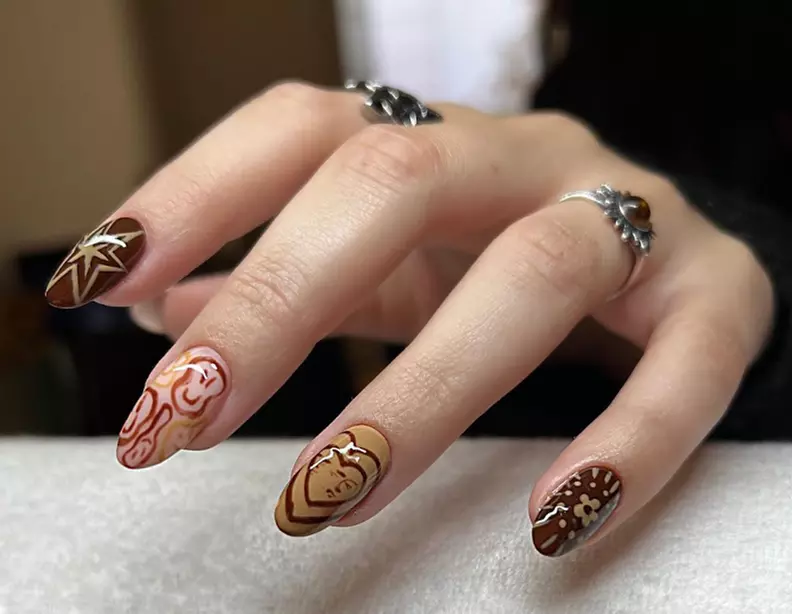 Beauté des mains avec pose de vernis, semi-permanent ou gel