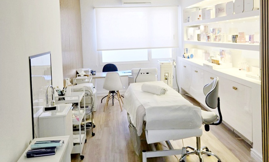 Image 2: 1 o 2 sesiones de radiofrecuencia facial con peeling químico