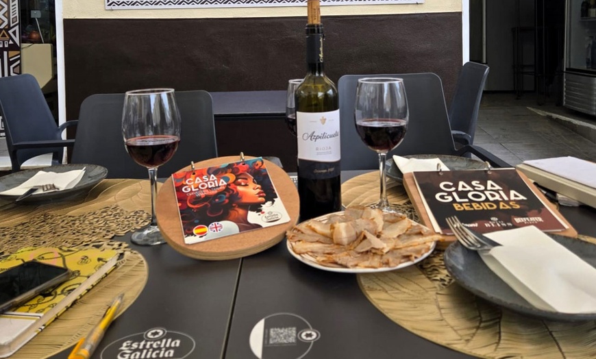 Image 2: Menú de arroz para 2 o 4 con entrantes típicos de Cádiz y bebidas