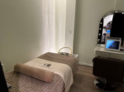 75 Min Deluxe Scalp Exfoliation Head Spa (Herbal Detox Cleanse, Scalp Analysis, Red Light Therapy) - Off and Relax Head Spa