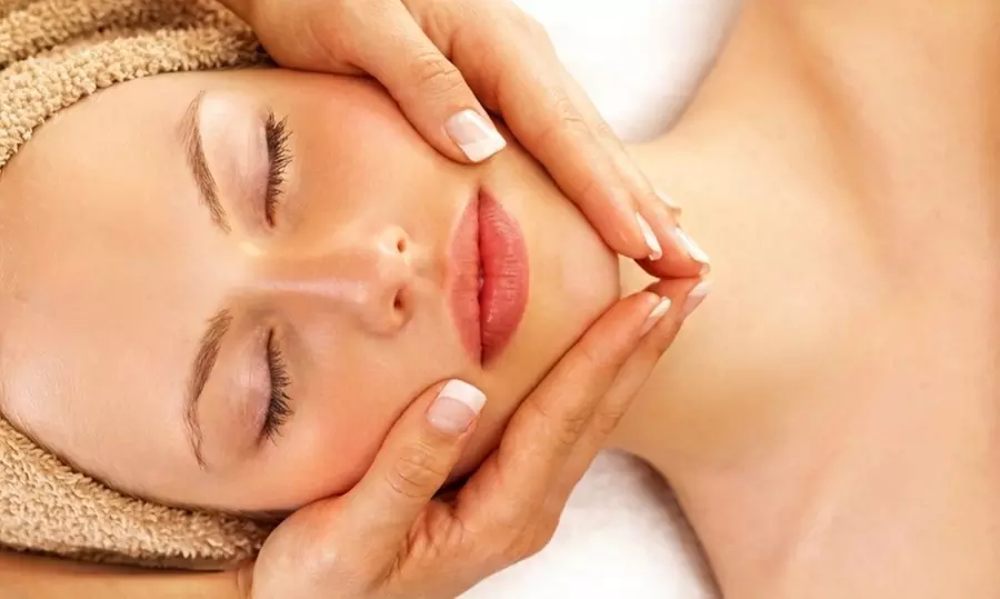 Limpieza facial profunda con microdermoabrasión, radiofrecuencia y mascarilla de vitaminas para 1 persona - Primary Image