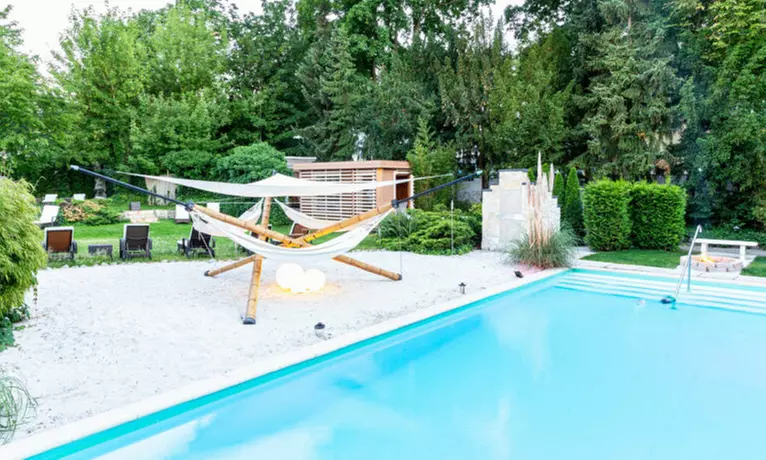 Sauna-Wellnesstag für Damen oder Paare inkl. 3-Gänge-Menü & Sekt