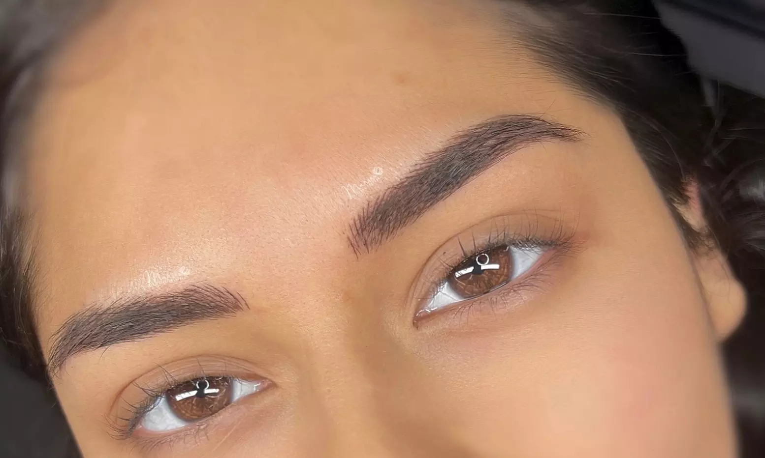 Sesión de microblading de cejas pelo a pelo con opción a retoque