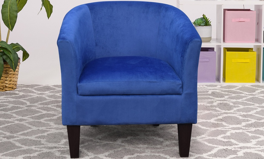 Image 2: Plush Velvet Tub Chair