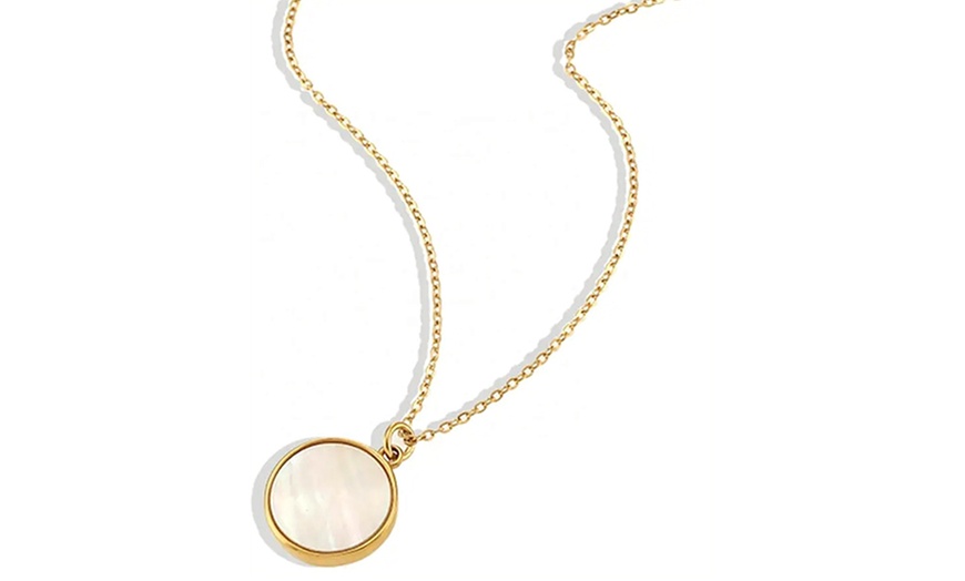 Image 4: Collar chapado en oro de 18K con colgante de luna de perla