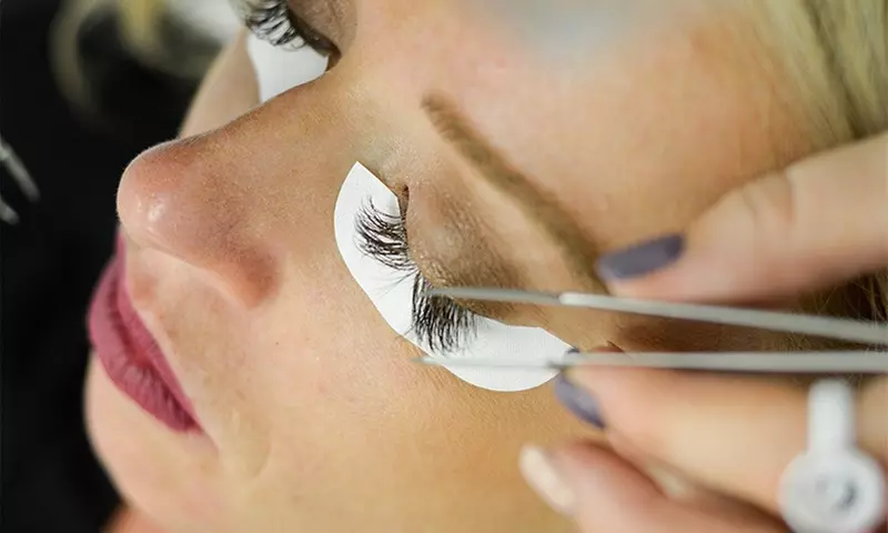 Classic & Volume Lash Extension Online Training Course - Second Medium