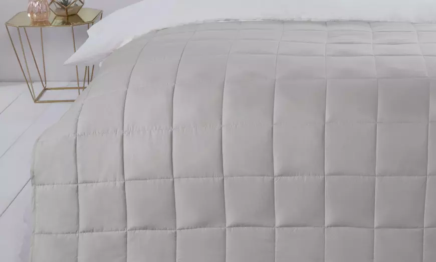Image 4: 4kg or 8kg Microfibre Gravity Weighted Blankets