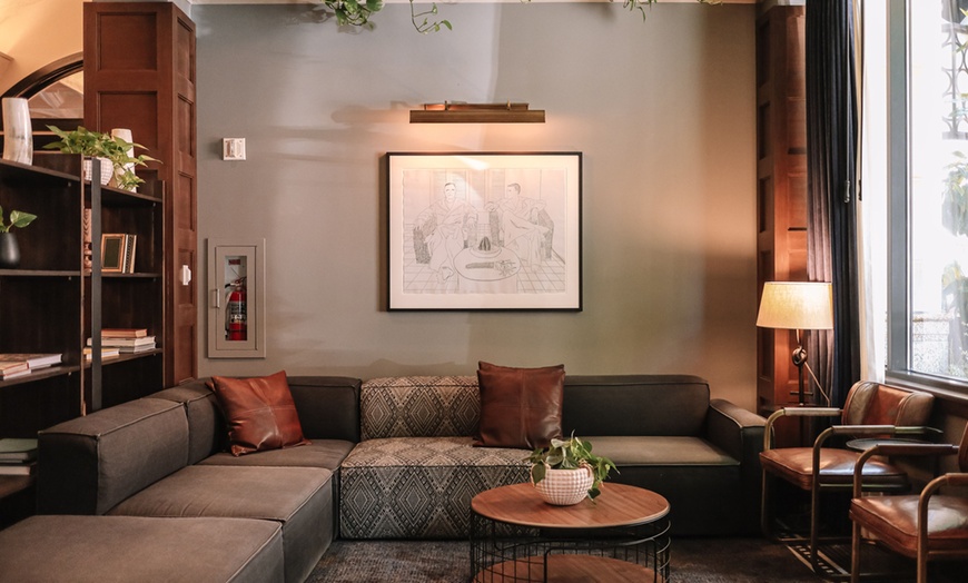 Image 6: Dossier Hotel