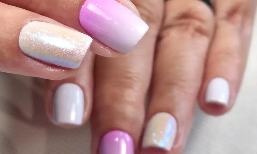 Beauté des mains, des pieds, pose gel, semi-permanent : soin(s) des ongles au choix (jusqu'à 60% de remise) - Primary Image