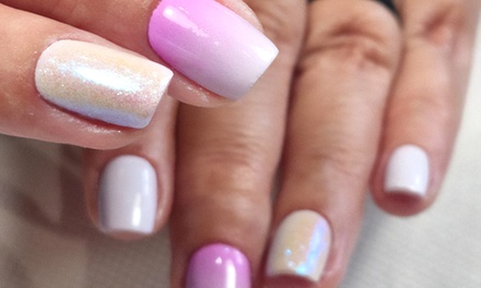 Beauté des mains, pose et remplissage en gel couleur / french simple