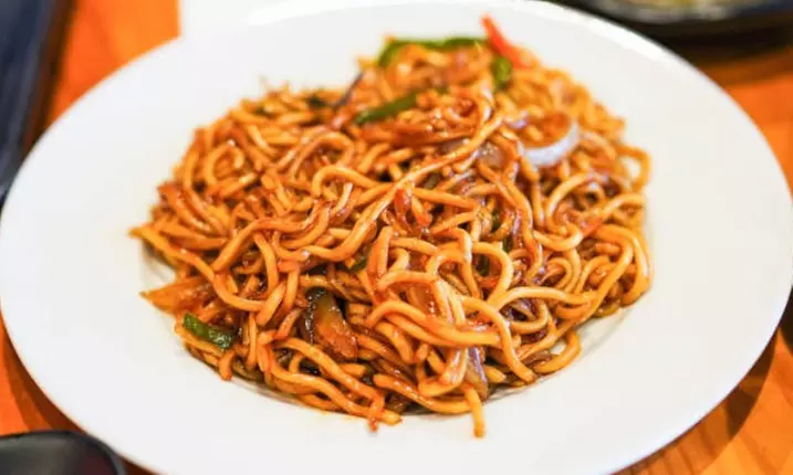 Menú asiatico con entrantes, principales y bebidas para 2 o 4 personas, ahorra hasta un 57% - Primary Image