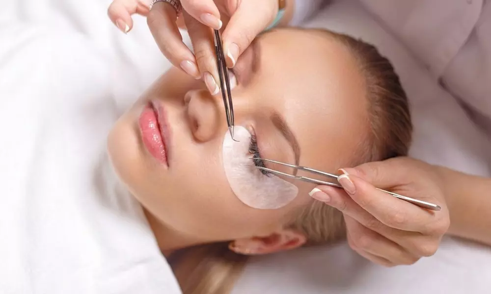 Full Set of Classic, Hybrid, Volume, or Mega Volume Eyelash Extensions