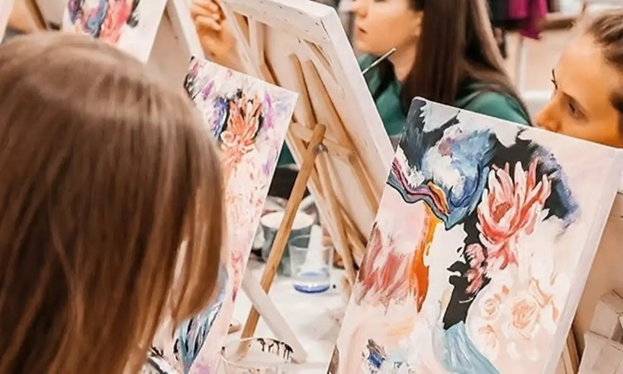 Explore the Art of Impasto Floral Painting Workshop for Up to 8 People