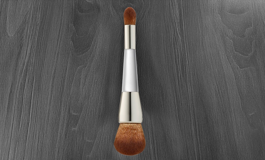 Image 1: Trish McEvoy Wet/Dry Even Skin Brush
