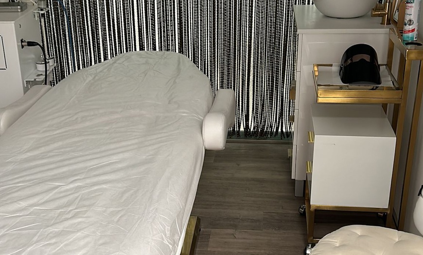 Image 3:  Lifting y tinte de pestañas con opción a depilación y diseño de cejas