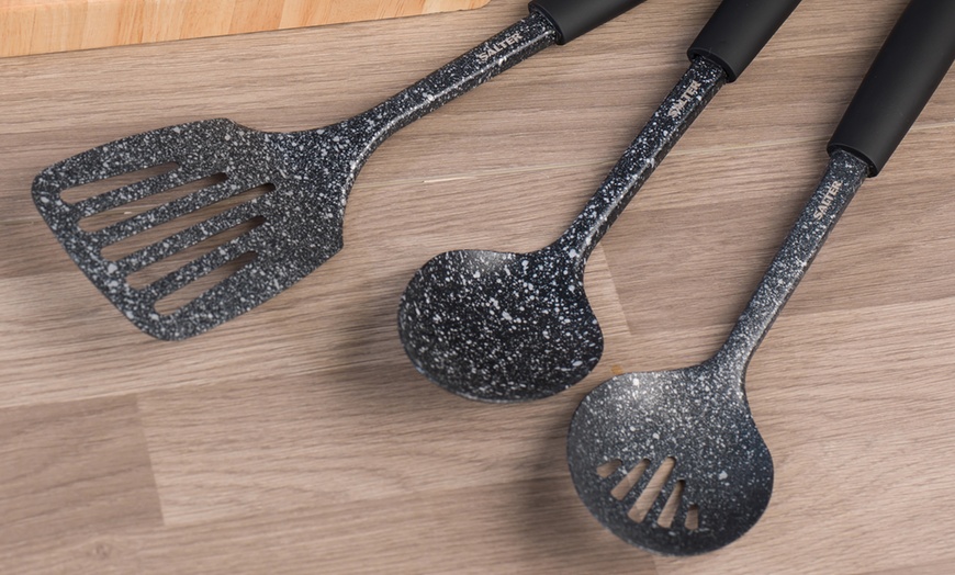 Image 6: Salter Three-Piece Frying Pan Set