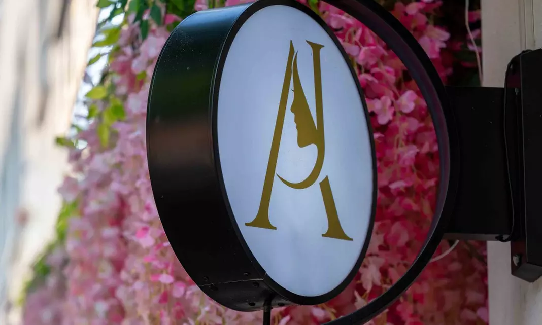 Wimpern- und/oder Augenbrauen-Lifting inkl. Färben für 1 Person