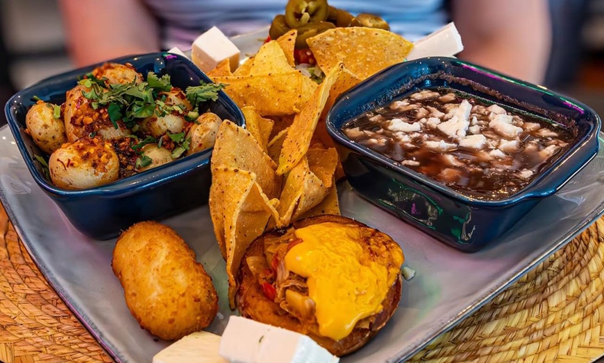 Image 6: Menú mexicano para 2 con postre, bebida y opción a margarita o cóctel