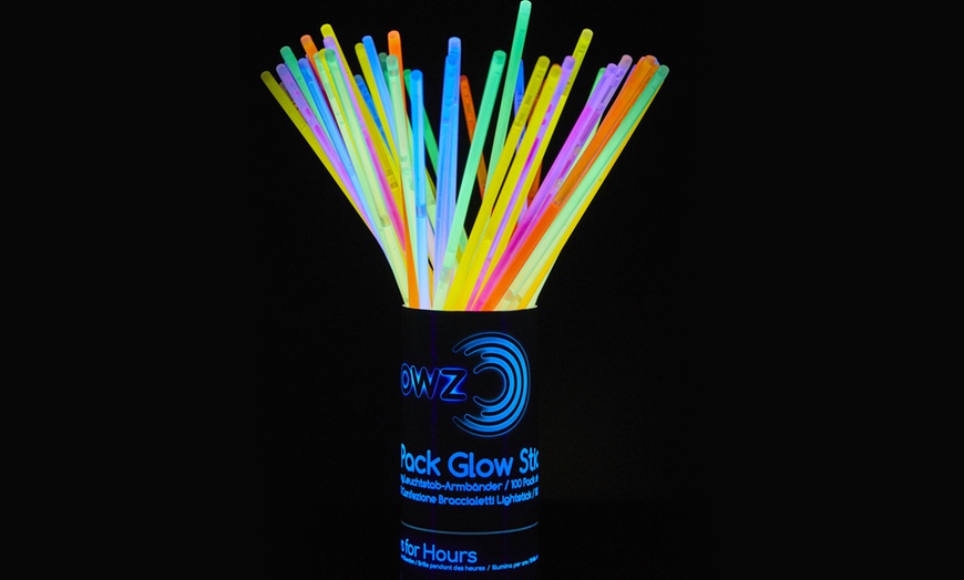 Image 9: 100 Glow Sticks with Connectors