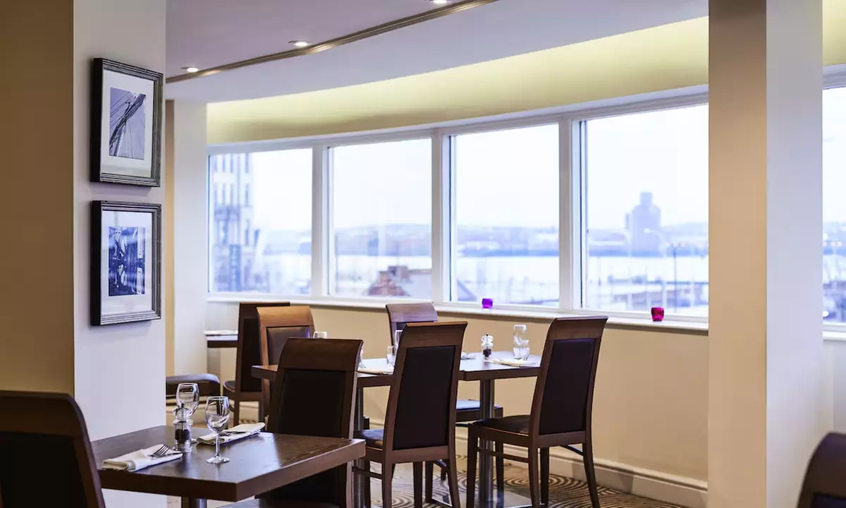 Liverpool: Standard Double Room with Breakfast