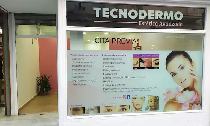 Limpieza facial con peeling a elegir y máscara LED en Tecnodermo