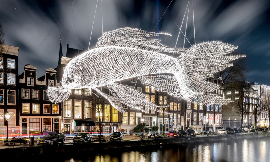 Image 4: Bewonder het Amsterdam Light Festival vanaf een privéboot