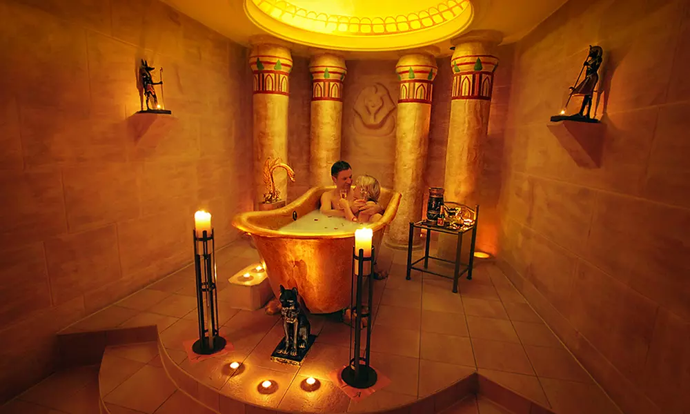 Tageskarte für Pool & Sauna, opt. Rücken-Massage/Dinner für 1-2 Pers.