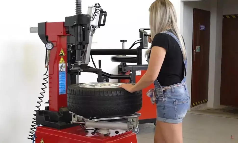 Wymiana opon lub całych kół na zimowe z wyważeniem – od 15 do 20 cali w Paweł Dobrzyński Serwis - Image 4