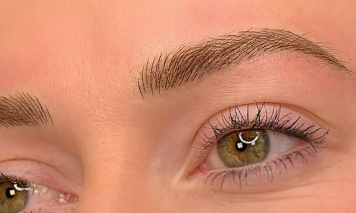 Microblading-Behandlung, optional mit  Touch-up für 1 Person