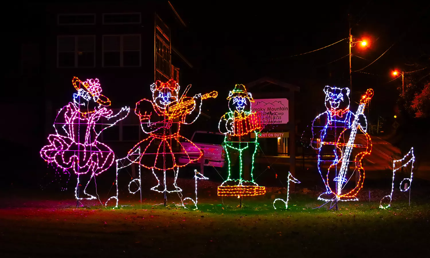 Evening Winterfest Jeep Tour – Gatlinburg & Pigeon Forge