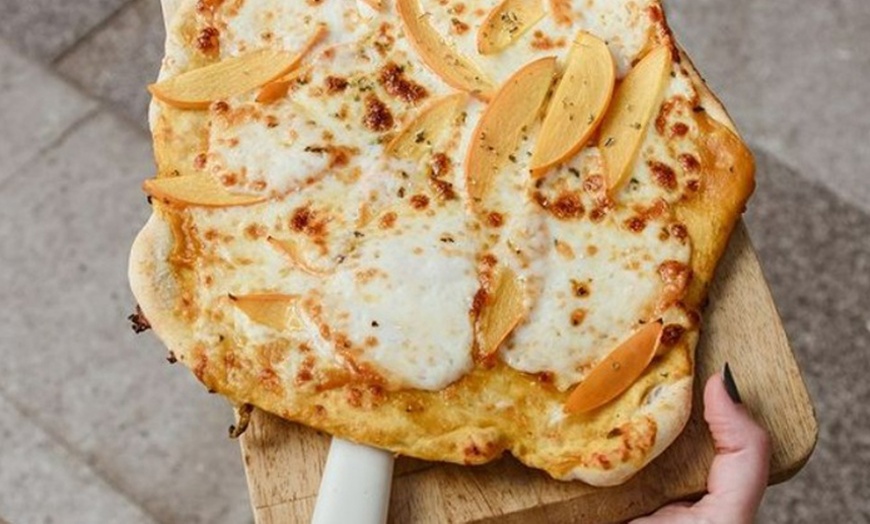 Image 3: Menú de pizzas para 2 o 4 personas con entrantes y bebidas