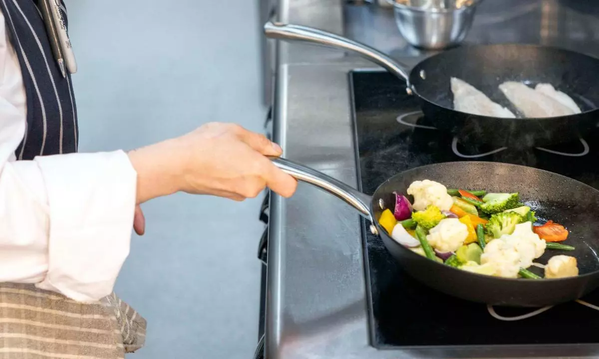 4* Liverpool: Standard King Room Stay with Breakfast and Late Checkout