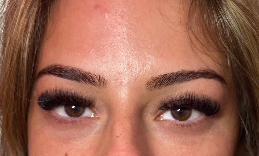 Image 2: Full Set Eyelash Extensions with One or Two Fill-in’s