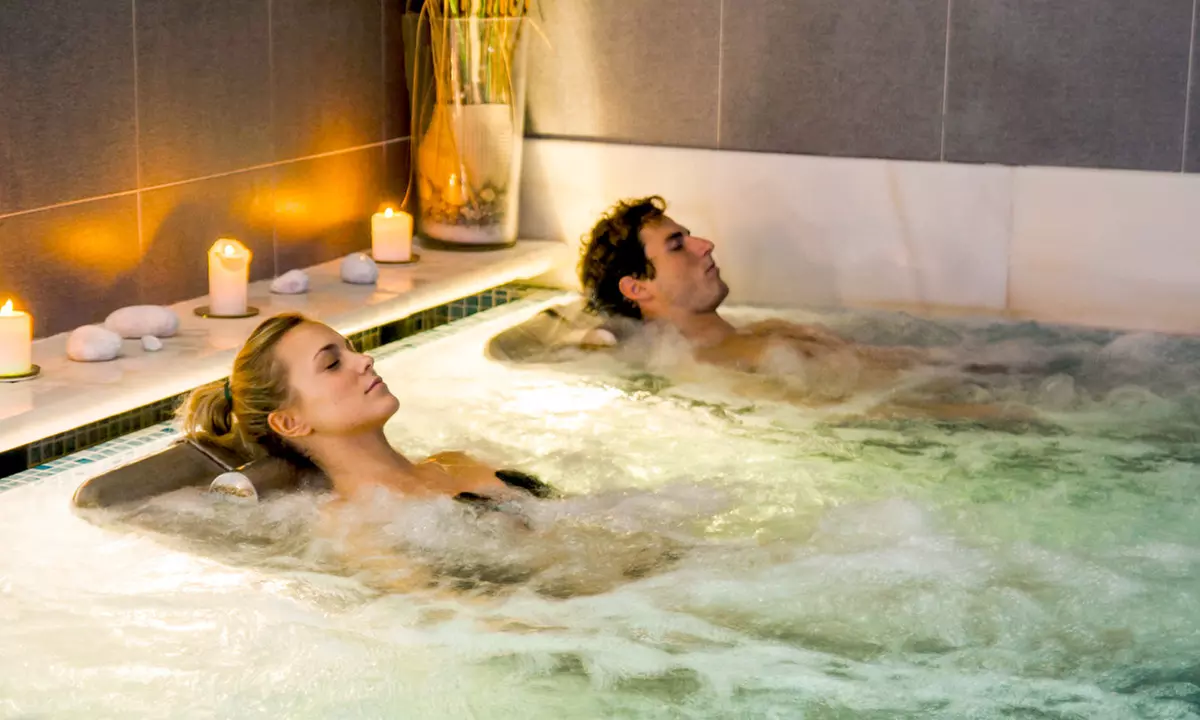 Especial San Valentín: bañera privada con masaje y envolutura corporal