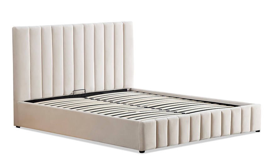 Image 2: Lit coffre Trocadéro en velours avec tête de lit
