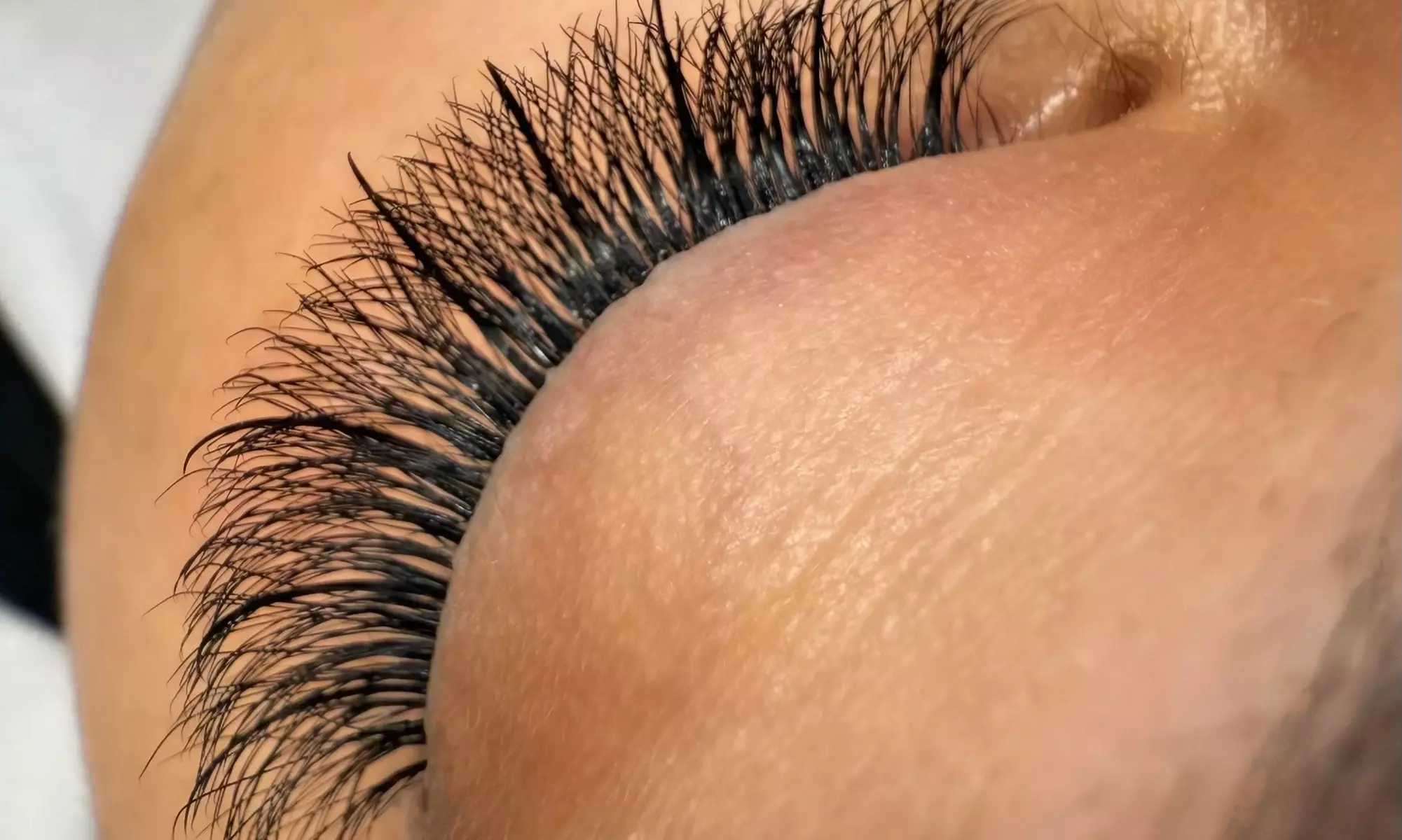 Regard magnifié et naturel avec extensions de cils premium