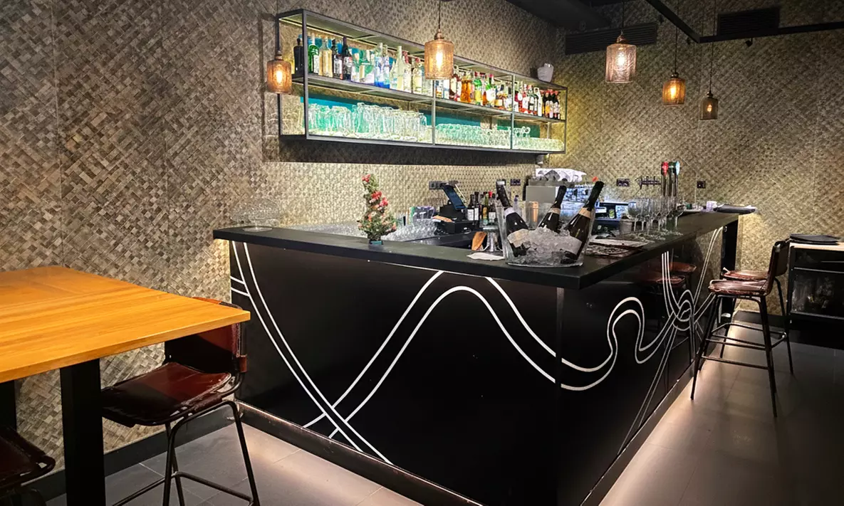 Menú para 2 o 4 personas con entrantes a compartir, principales y vino