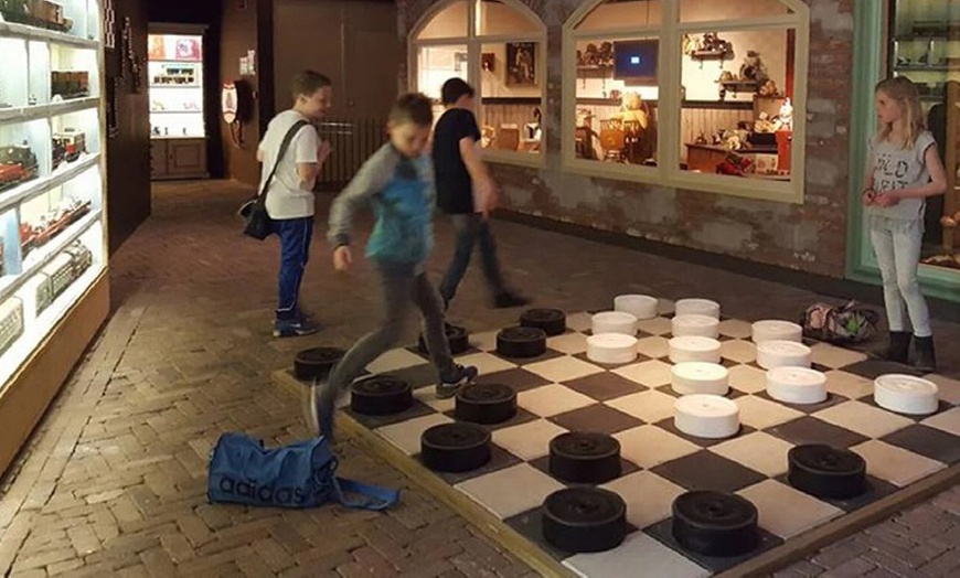 Image 5: Speelgoedmuseum meets Jurassic Park: alles-in-één ticket voor Spelebos