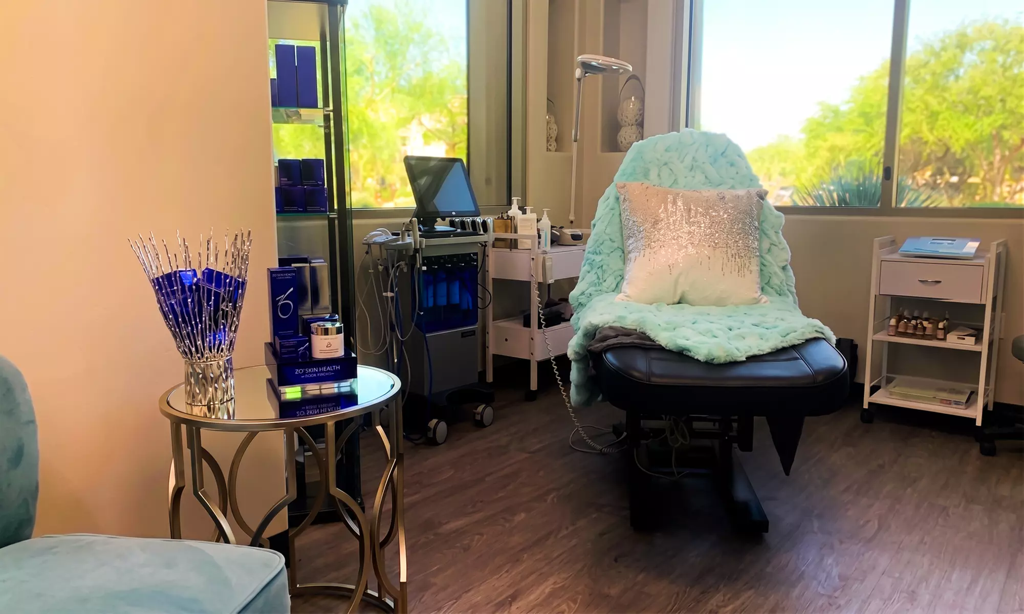 Custom Classic, 3D or 6D Volume Eyelash Extensions