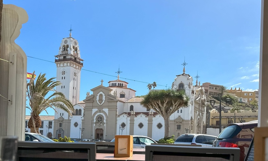 Image 13: Menú de parrillada de pescado con entrante, postre y botella de vino