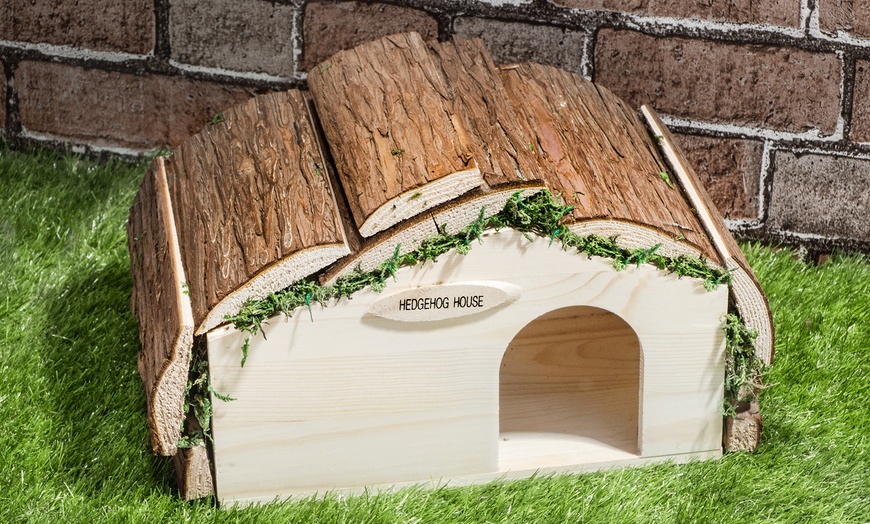 Image 4: Wooden Hedgehog House