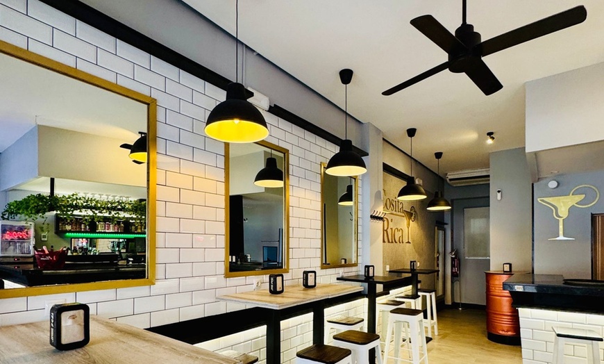 Image 3: Degustación de raciones, cócteles y bebidas para 2 o 4 personas 