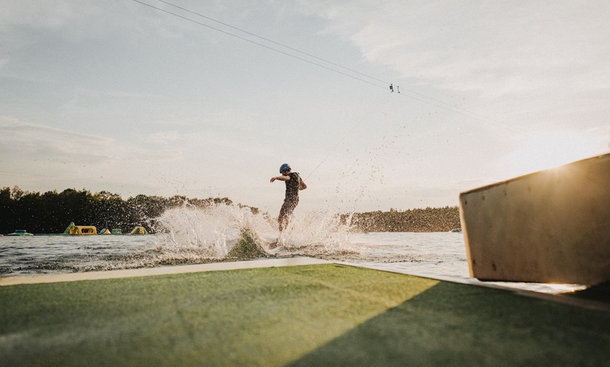 Image 8: 2-Std.- oder Tagesticket für Wakeboarden oder Wasserski für 1 Person