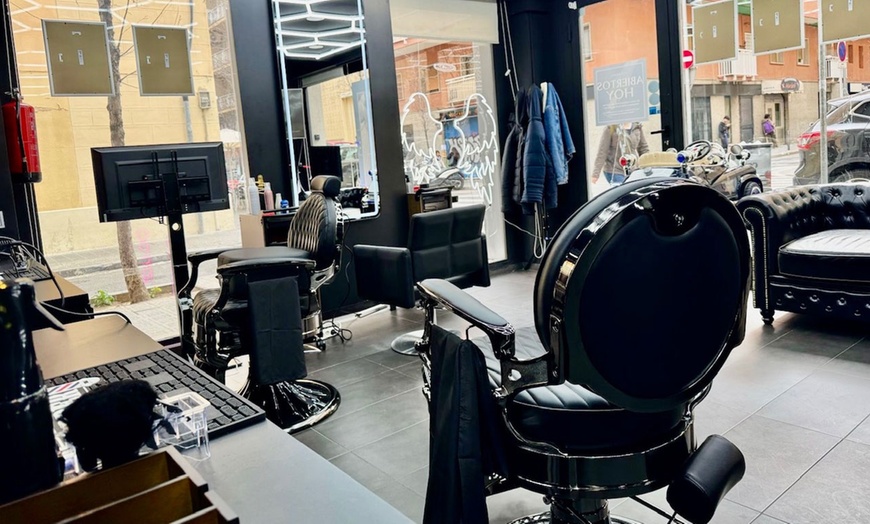 Image 2: Renueva tu estilo con lavado, corte, tinte, mechas y masaje